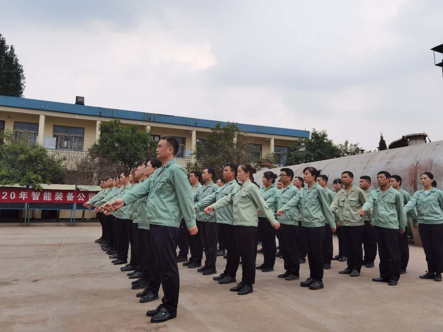 心連心智能裝備年度秋季軍事化訓(xùn)練